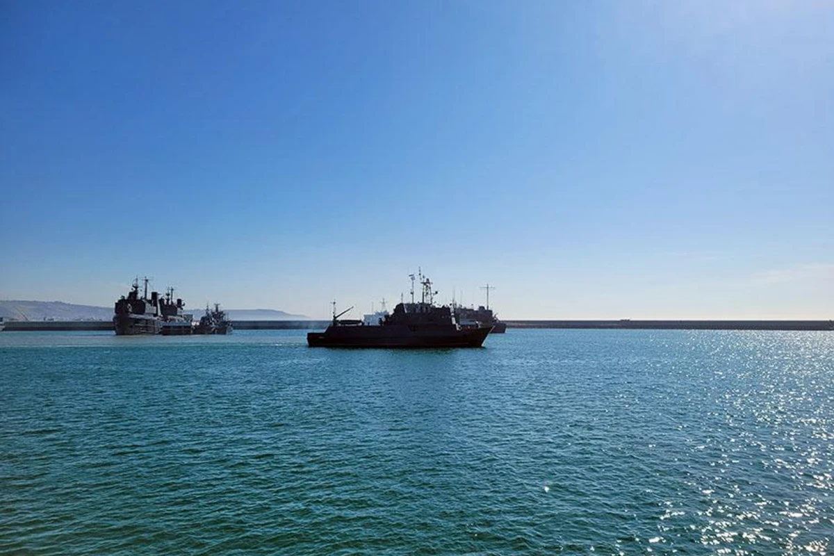 ВМС и ВВС Азербайджана провели тактические учения в Каспийском море - ВИДЕО