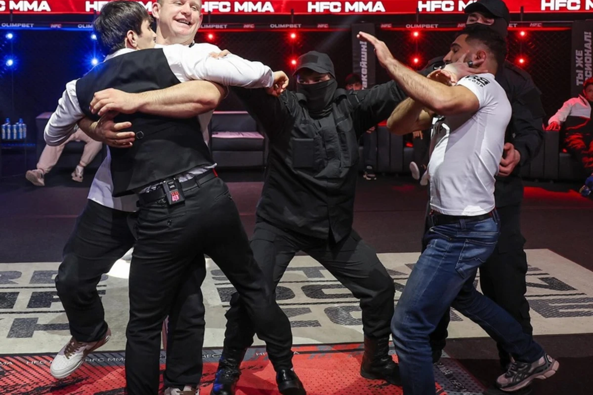 Moskvada keçirilən MMA yarışında kütləvi dava düşdü, erməni idmançı döyüldü Moskvada keçirilən MMA yarışında kütləvi dava düşdü, erməni idmançı döyüldü