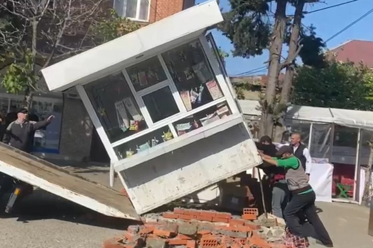 Nazirlik Lənkəranda qanunsuz tikililəri söküb - FOTO