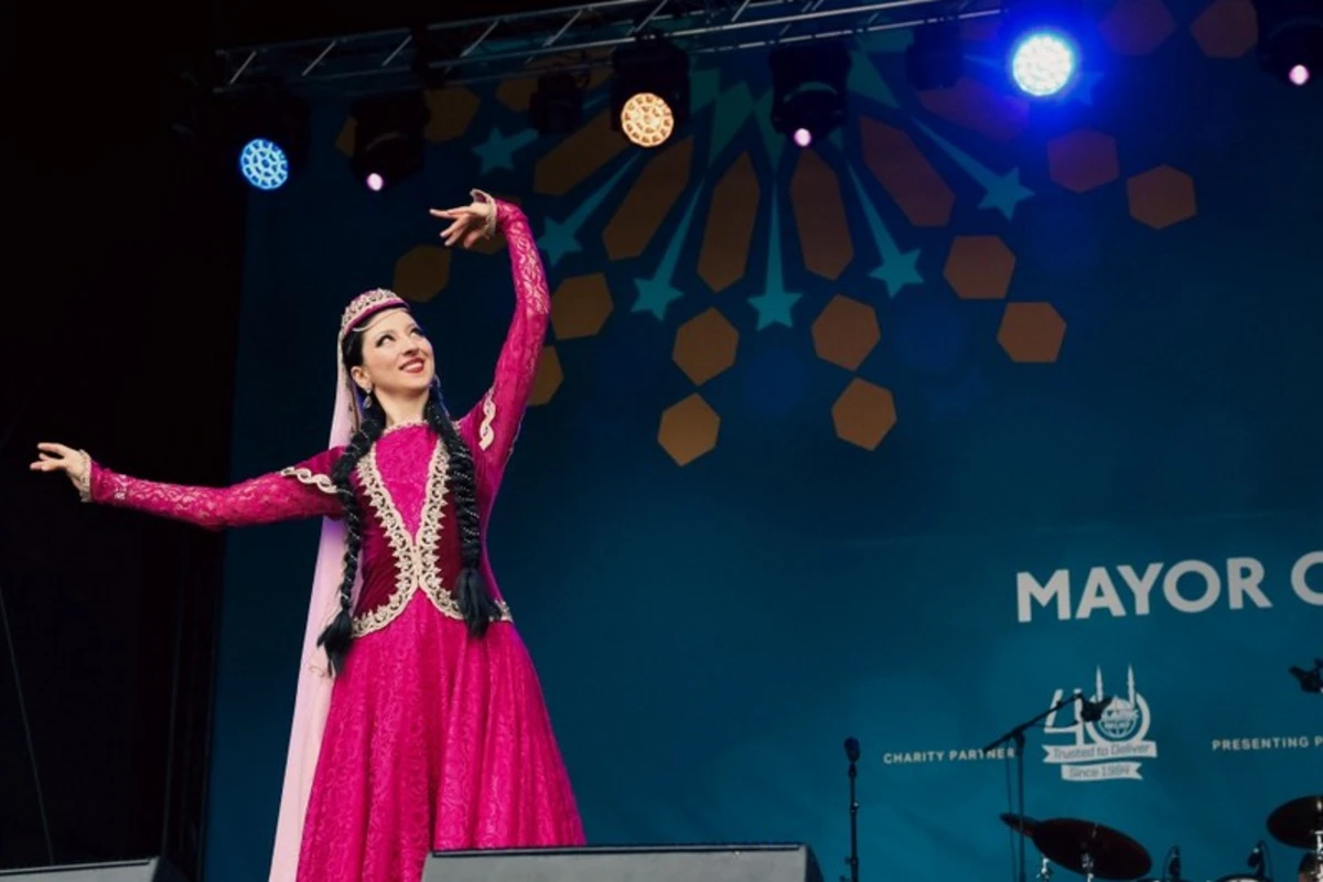Londonda beynəlxalq festivalda Azərbaycanın milli rəqsi böyük coşqu ilə qarşılanıb - FOTO