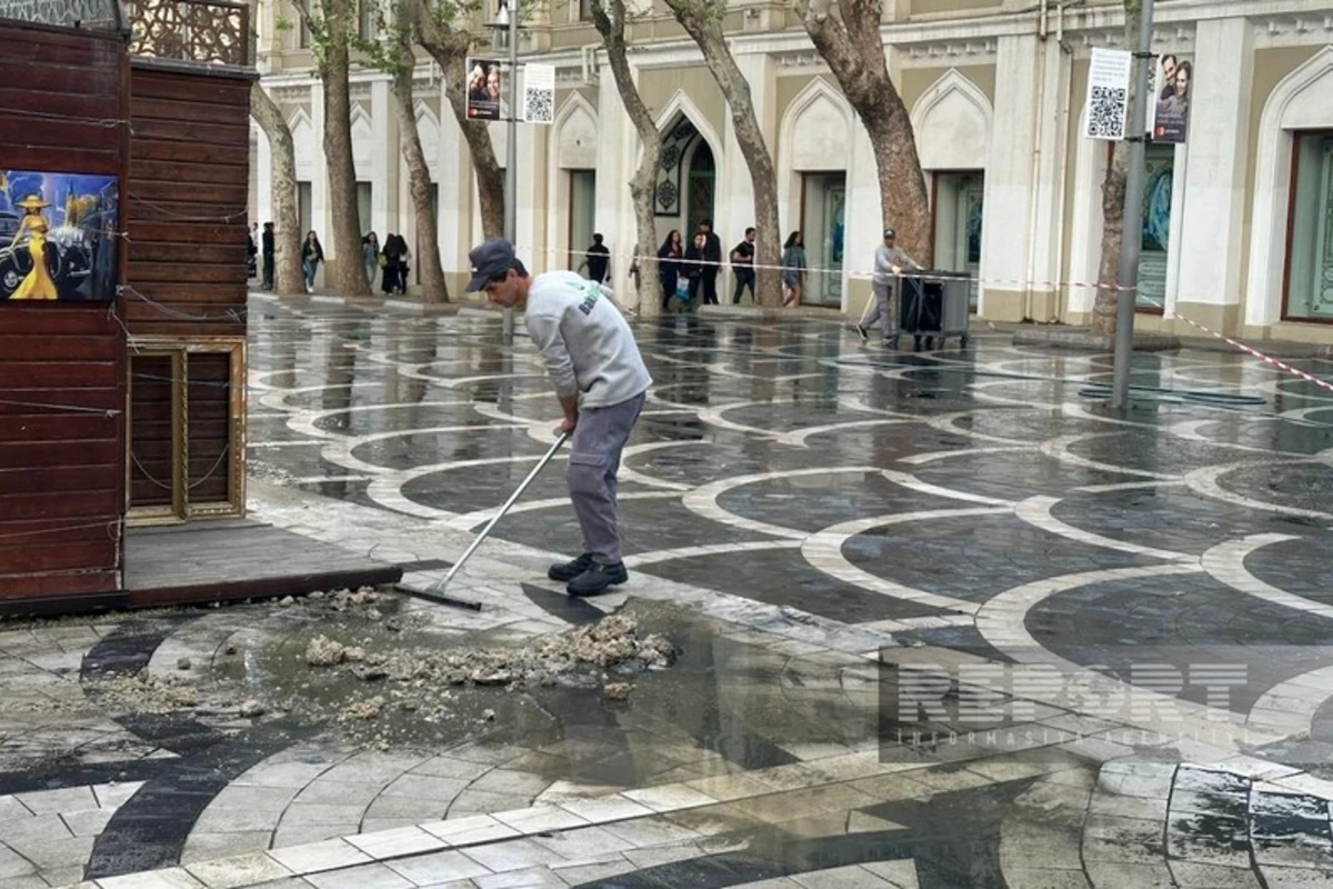 Bakının mərkəzində kanalizasiya borularında tıxanma olub - FOTO