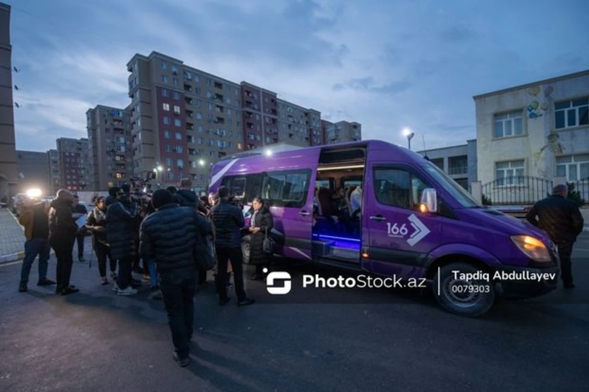 Очередная группа бывших выВернувшимся в Физули семьям вручили ключи от квартир - ОБНОВЛЕНОнужденных переселенцев выехала в Физули
