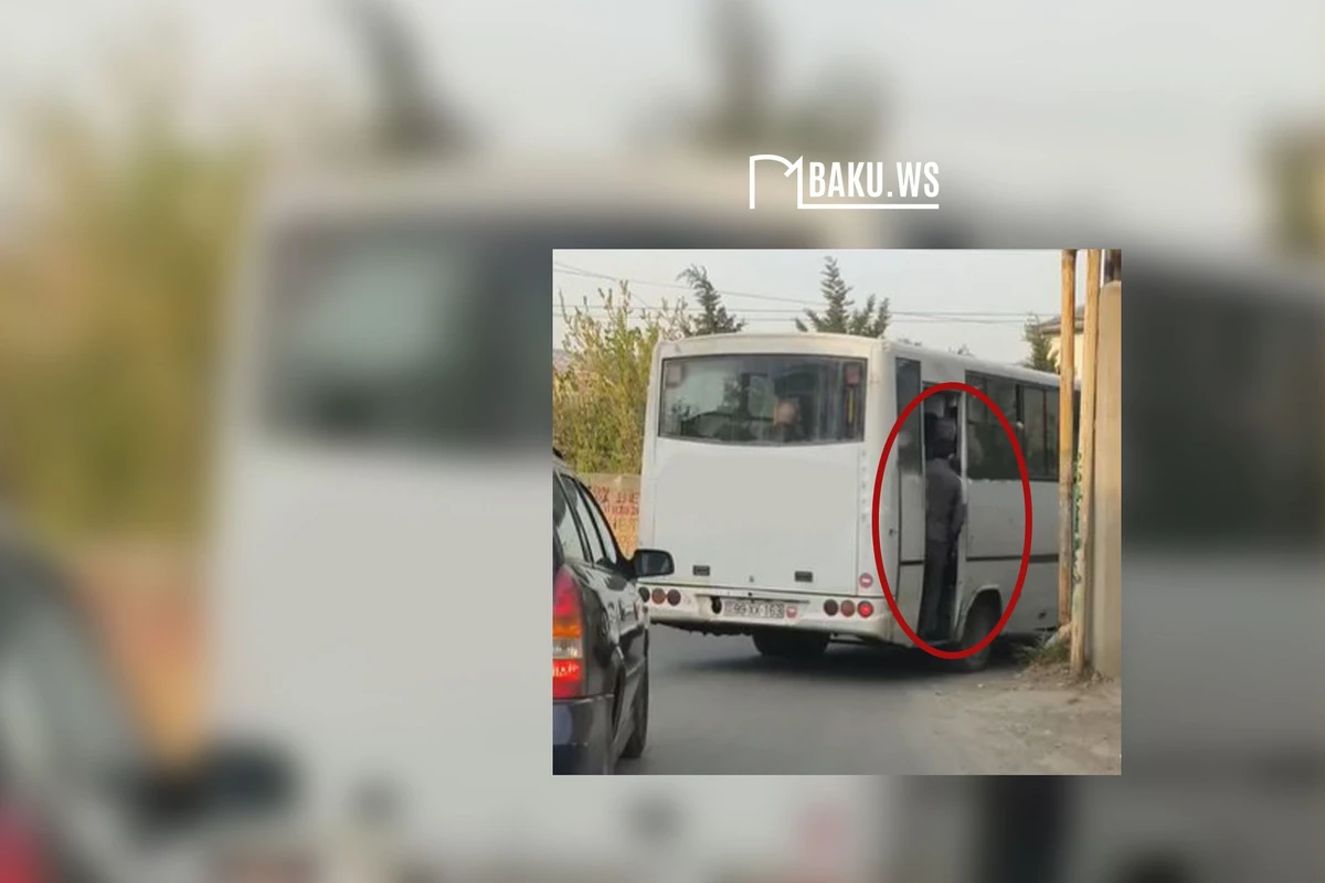 İllərin bitməyən problemi: Qapı açıq, sərnişin dolub-daşır - VİDEO
