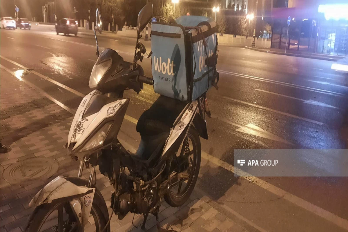 Bakıda zəncirvari qəza oub, kuryer xəsarət alıb - FOTO
