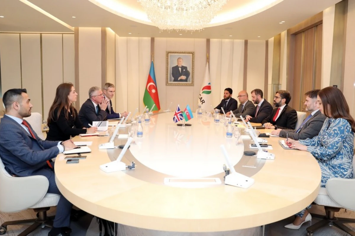 SOCAR prezidenti Böyük Britaniyanın rəsmiləri ilə əməkdaşlıq məsələlərini müzakirə edib - FOTO