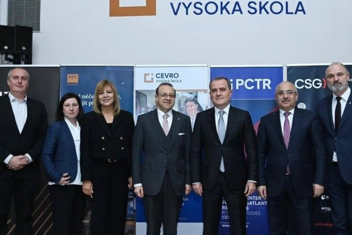 Ceyhun Bayramov Çexiyada bir sıra şəxslərlə fikir mübadiləsi aparıb - FOTO