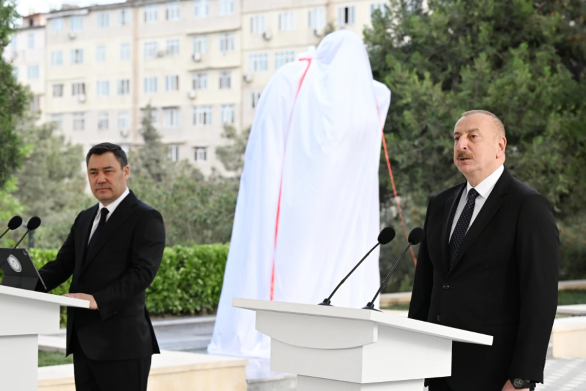 İlham Əliyev və Sadır Japarov Bakıda Çingiz Aytmatovun abidəsinin açılışında iştirak ediblər - YENİLƏNİB