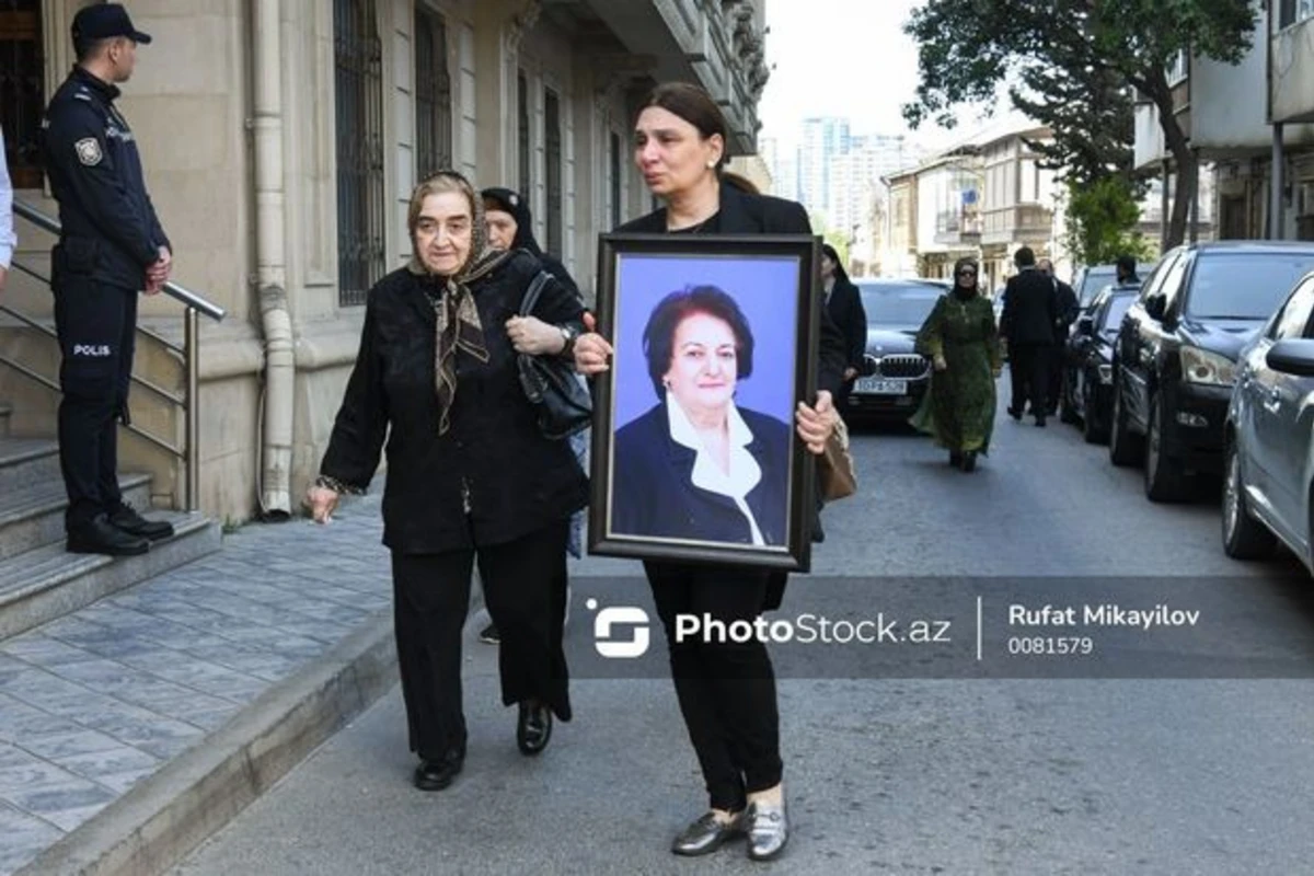 Elmira Süleymanova dəfn olunub - YENİLƏNİB