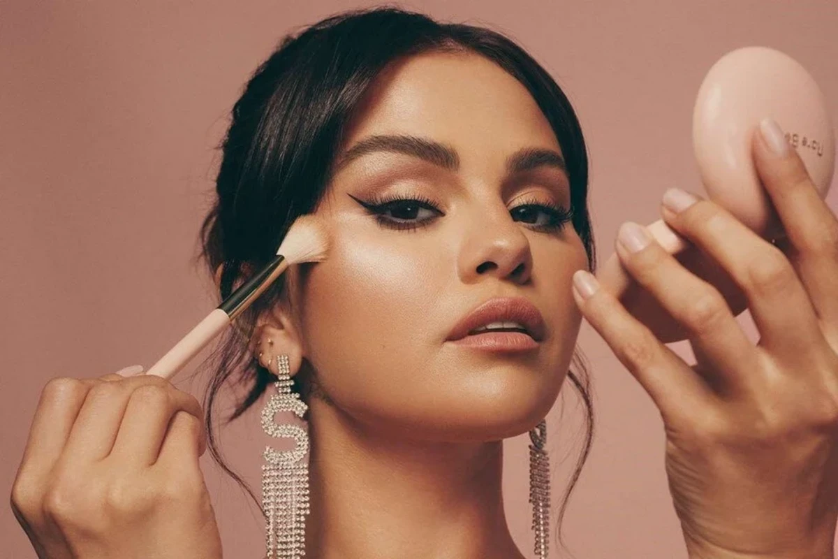 Selena Qomezin sərvəti artır: Markası 2 milyard dollar dəyərindədir - FOTO