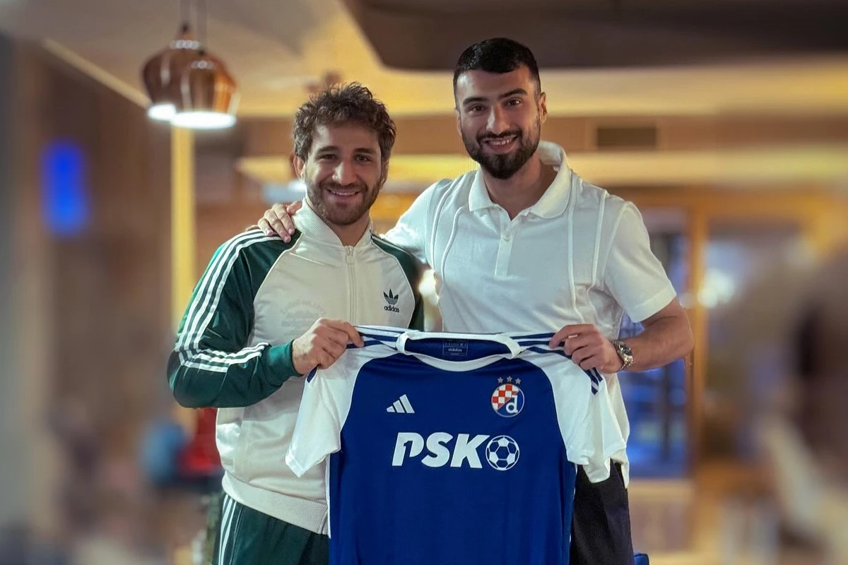 Mahir Emreli Hidayət Heydərova formasını HƏDİYYƏ ETDİ - FOTO