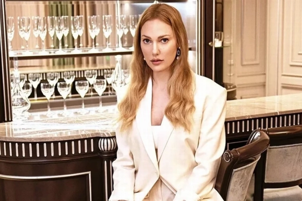 Meryem Uzerli dünyanın tanınmış simaları ilə bir arada - FOTO