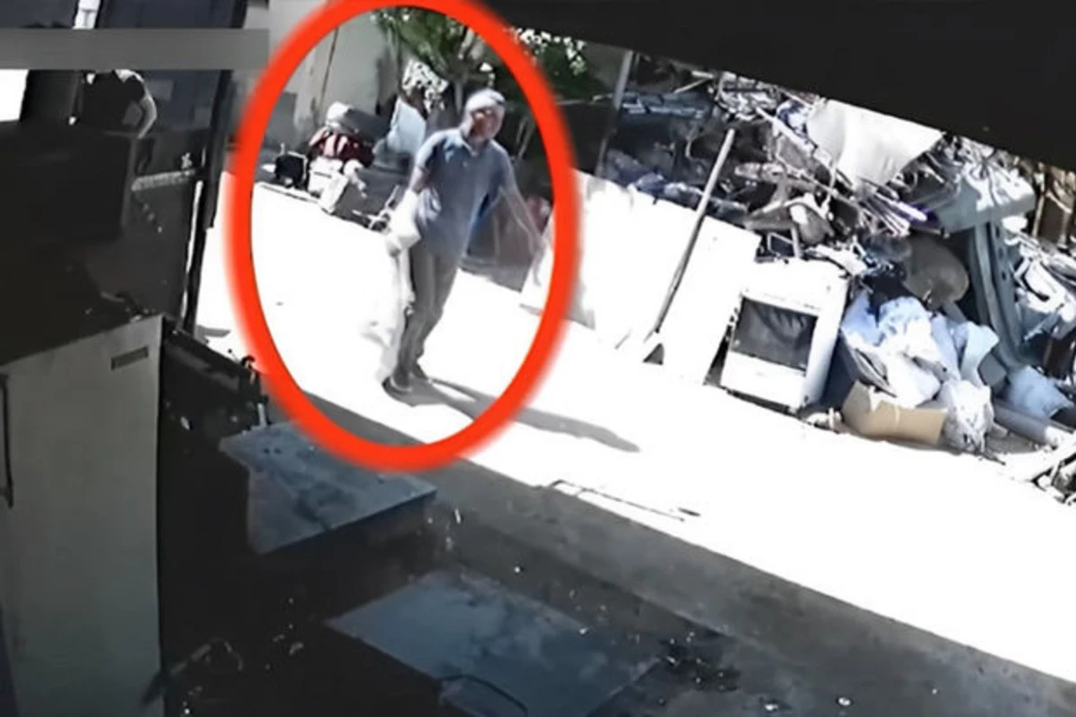 Asan yolla pul qazanmaq istəyi başlarına bəla oldu: Oğurlanan malların satış anının anbaan görüntüləri - VİDEO