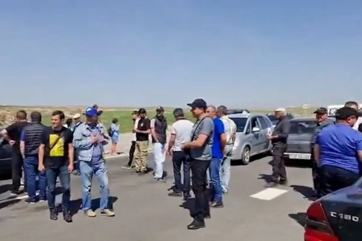 Ermənistanda etirazçılar İrana gedən magistral yolu bağlayıblar - VİDEO