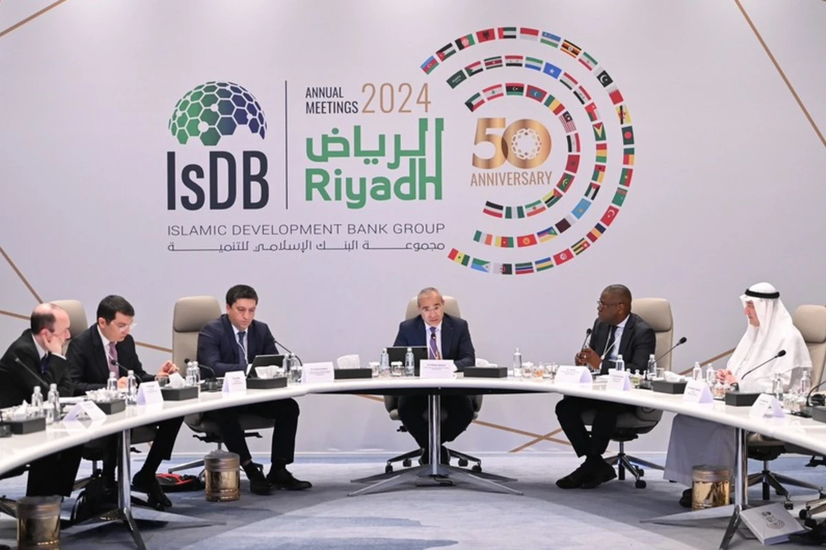 İsDB-nin illik toplantısı çərçivəsində “COP29-a doğru” dəyirmi masada müzakirələr aparılıb - FOTO