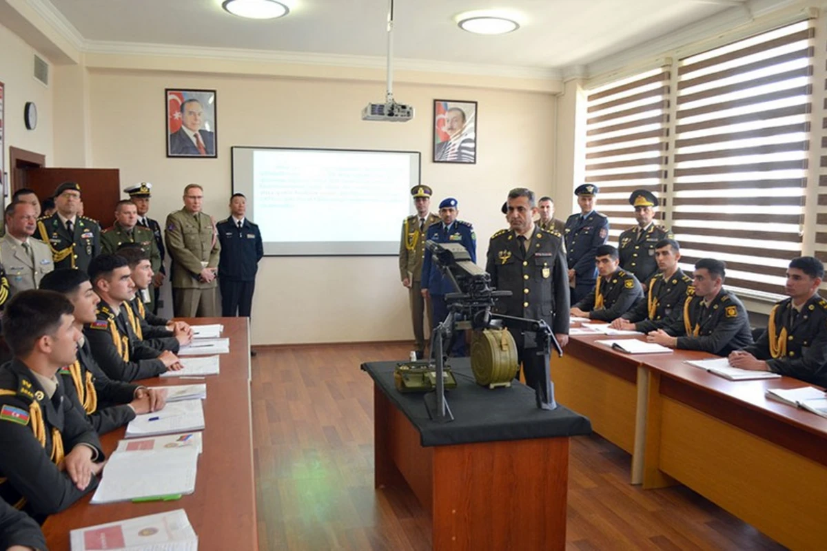 Hərbi attaşelər DQ-nin Ali Hərbi Məktəbini ziyarət ediblər - FOTO