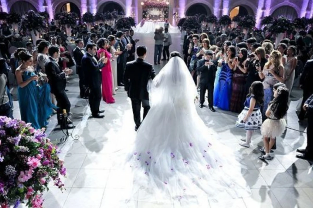Bakıda bəy gəlini nikah masasında TƏRK ETDİ