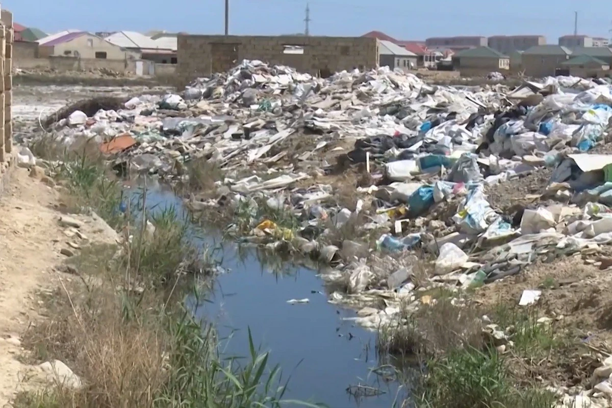 Sumqayıtda çirkab suları evlərə dolur - VİDEO