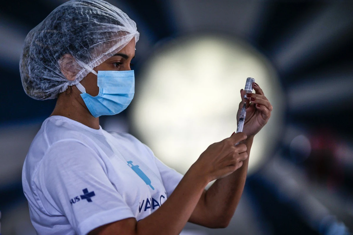 AstraZeneca COVID 19 peyvəndinin nadir mənfi təsiri ola biləcəyini qəbul etdi