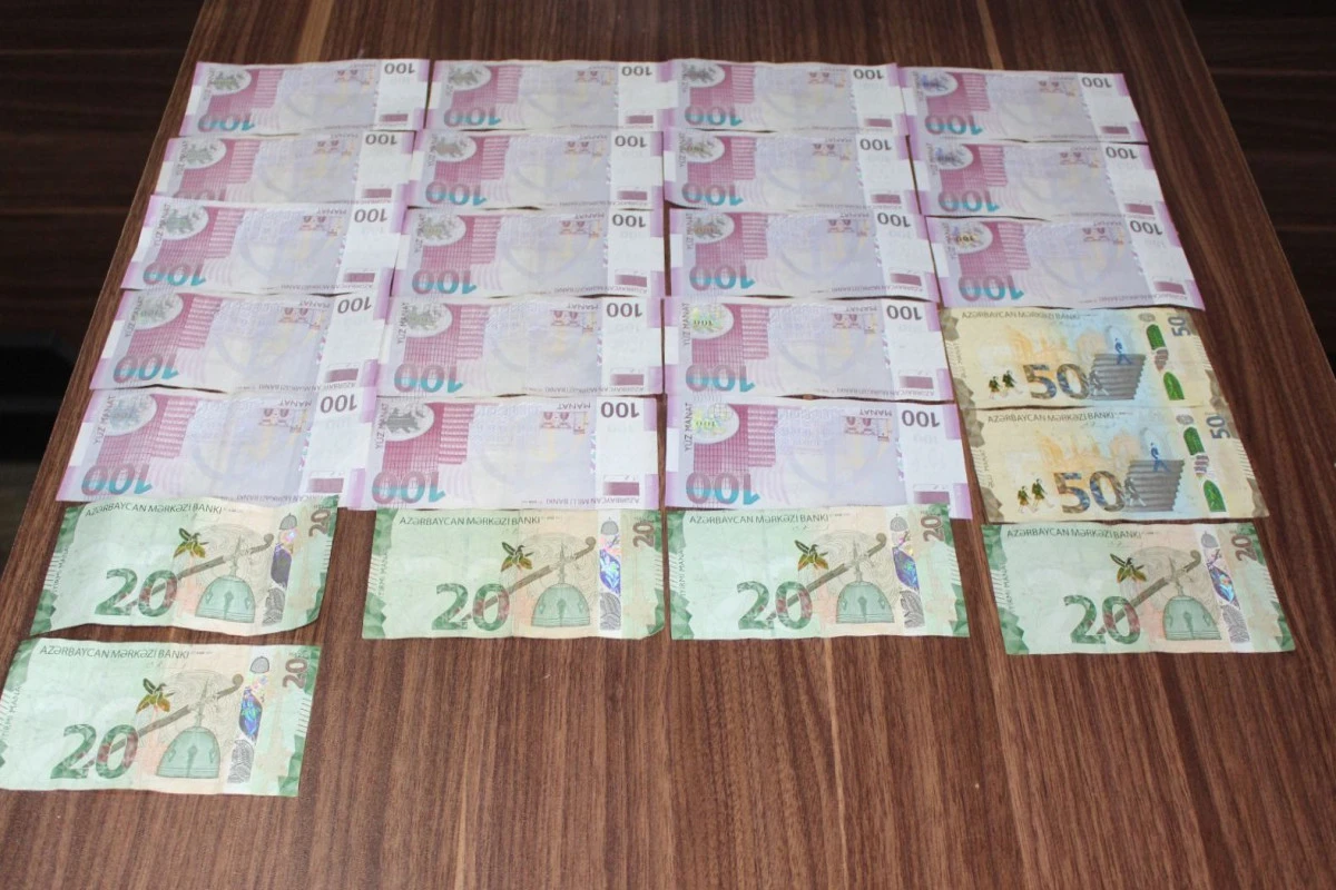 Qaxda mağaza sahibinin pulunu oğurlayan müştəri saxlanılıb - FOTO