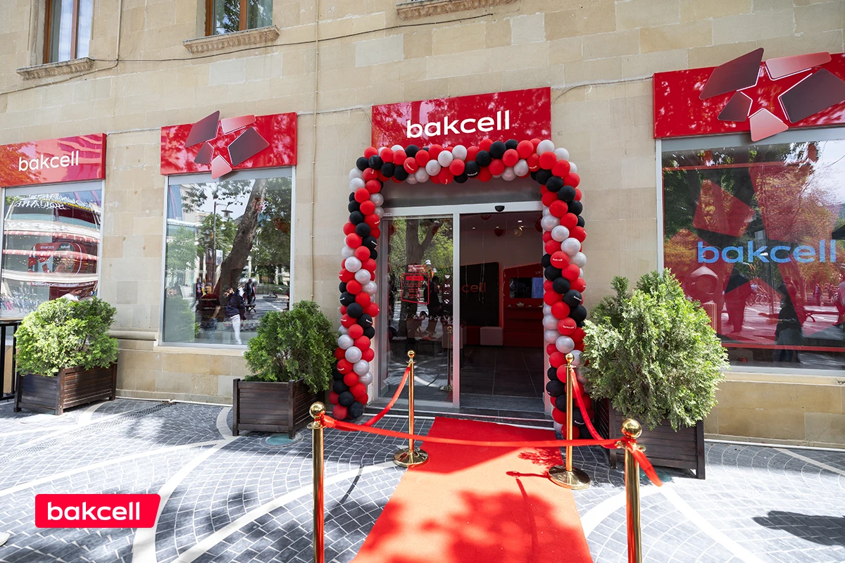 Bakcell Fəvvarələr Meydanında yeni innovativ mağazasını təqdim etdi! - FOTO