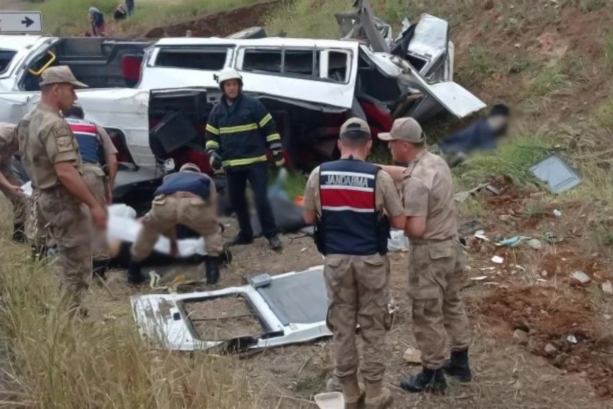 DƏHŞƏT! Sement tankeri sərnişin mikroavtobusuna çırpılıb - 8 ÖLÜ - FOTO/VİDEO