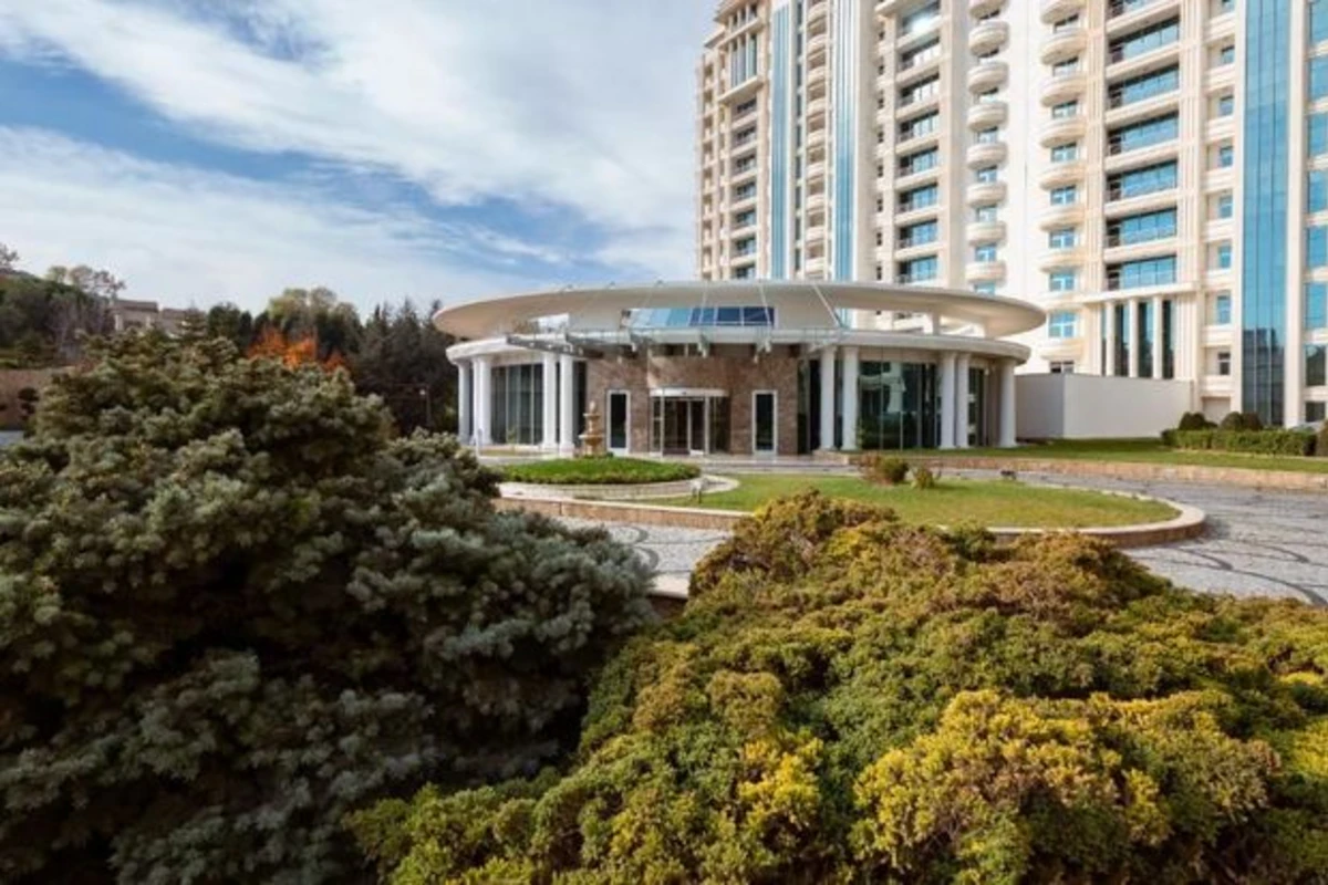 Azərbaycanda məşhur hoteldə külli miqdarda YEYİNTİ - FOTO