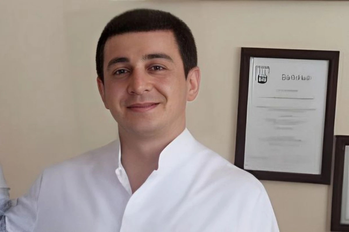 Azərbaycanda məşhur cərrah işdən ÇIXARILDI