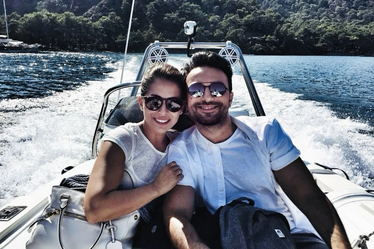 Tarkan evliliyinin 8-ci ilini qayıqda qeyd etdi - FOTO/VİDEO Tarkan evliliyinin 8-ci ilini qayıqda qeyd etdi - FOTO/VİDEO