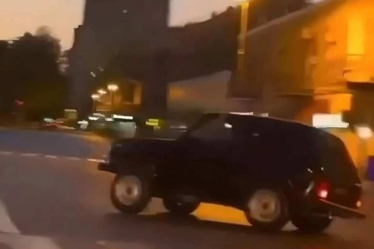 Gecə yarısı “avtoş”luq edib, Bakını bir-birinə qatdı - ANBAAN VİDEO Gecə yarısı “avtoş”luq edib, Bakını bir-birinə qatdı - ANBAAN VİDEO