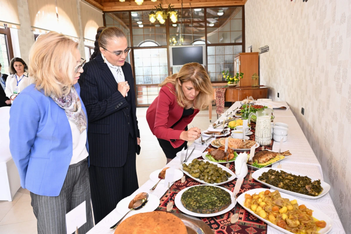 Bolqarıstanın birinci xanımı Azərbaycan milli mətbəxinin nümunələri ilə tanış olub - FOTO