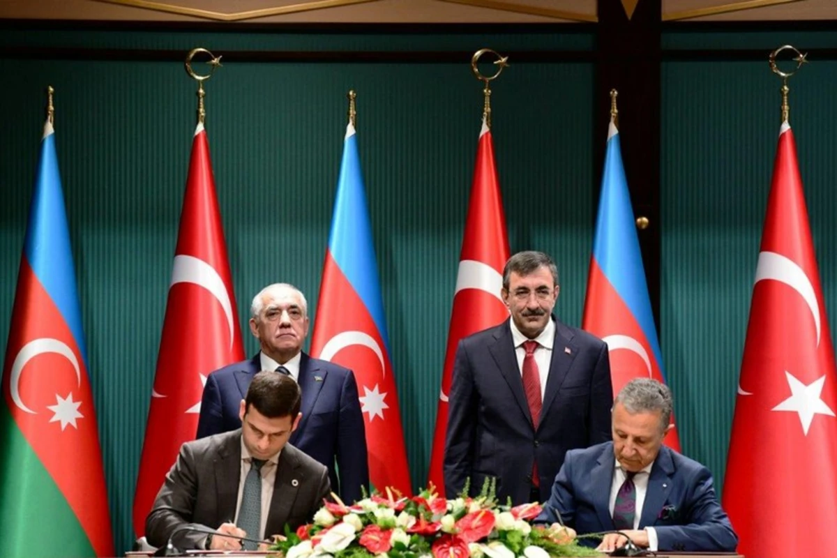 Azərbaycan Türkiyə ilə KOB sahəsində əməkdaşlığın genişləndirilməsinə dair 2 anlaşma memorandumu imzalayıb - FOTO