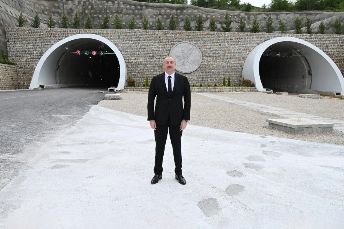 Prezident İlham Əliyev Əhmədbəyli-Füzuli-Şuşa avtomobil yolunda görülən işlərlə tanış olub, birinci tunelin açılışında iştirak edib  YENİLƏNİB