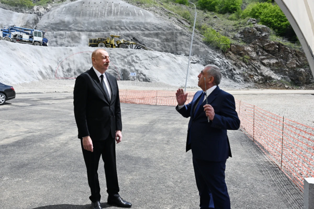 İlham Əliyev Xankəndi-Şuşa-Laçın avtomobil yolunda görülən işlərlə tanış olub - YENİLƏNİB + FOTO
