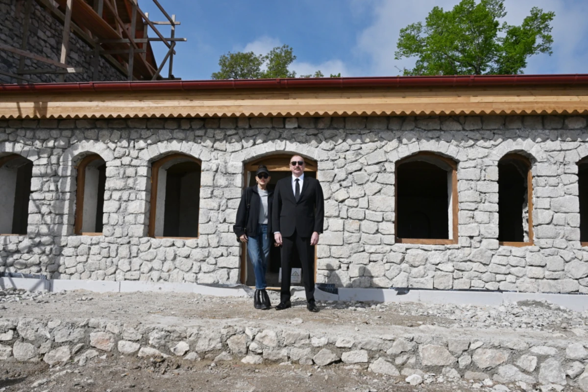 Prezident və xanımı Üzeyir Hacıbəylinin ev-muzeyində aparılan bərpa işləri ilə tanış olublar - YENİLƏNİB + FOTO