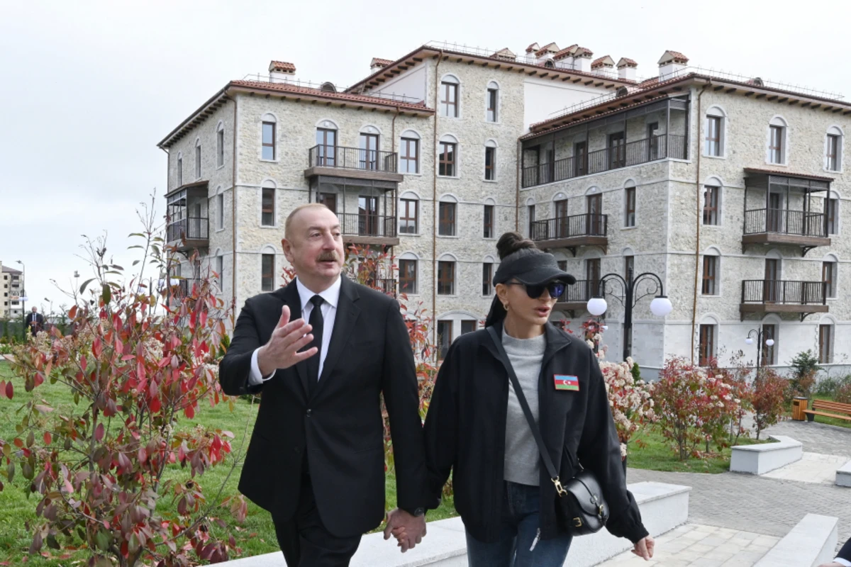 İlham Əliyev və Mehriban Əliyeva Şuşaya köçmüş ilk sakinlərlə görüşüblər - YENİLƏNİB - FOTO İlham Əliyev və Mehriban Əliyeva Şuşaya köçmüş ilk sakinlərlə görüşüblər - YENİLƏNİB - FOTO
