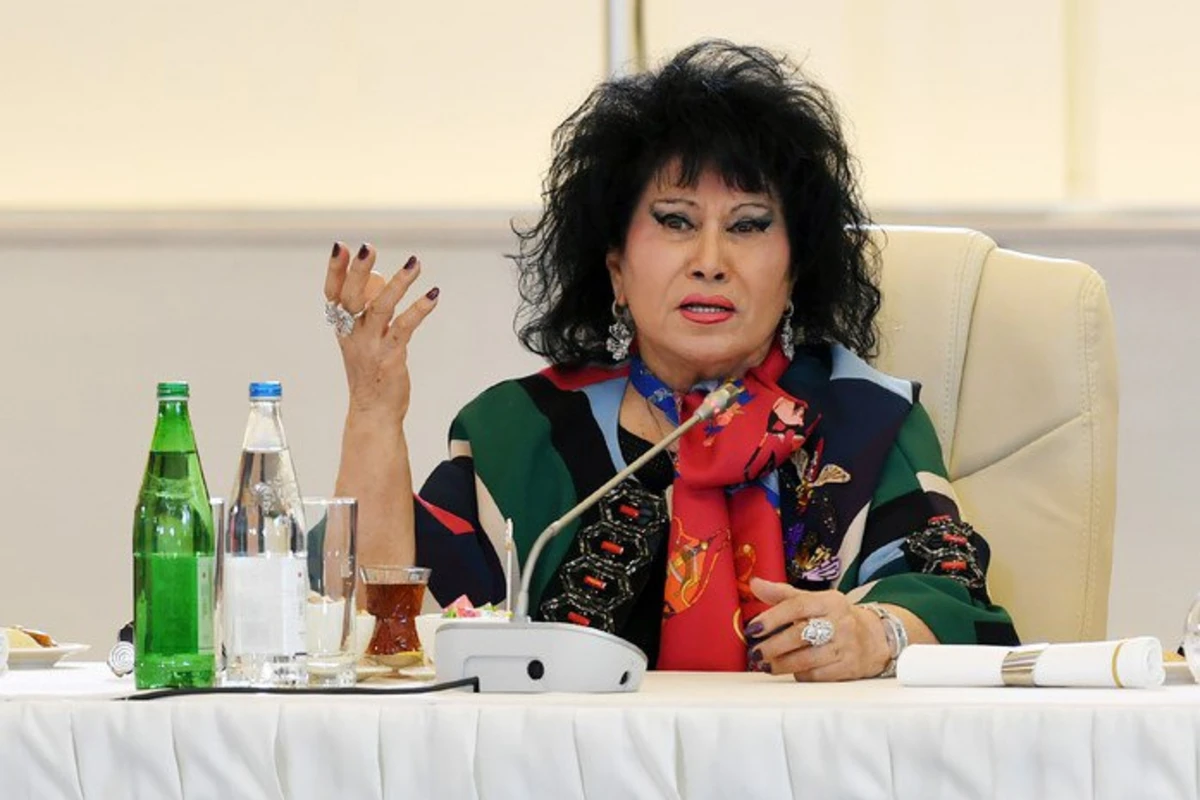 Zeynəb Xanlarova illər sonra Şuşada - FOTO