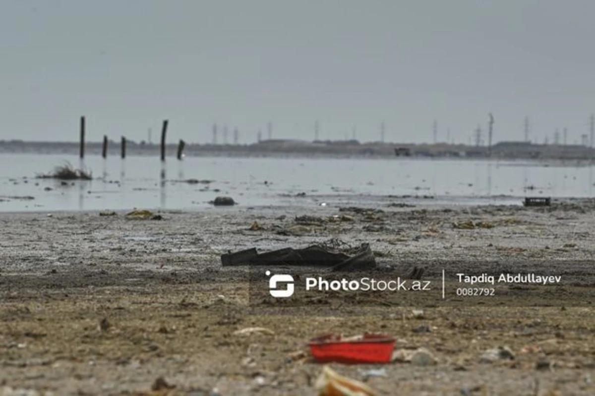 Zibilliyi xatırladan Xəzər sahili - FOTO Zibilliyi xatırladan Xəzər sahili - FOTO