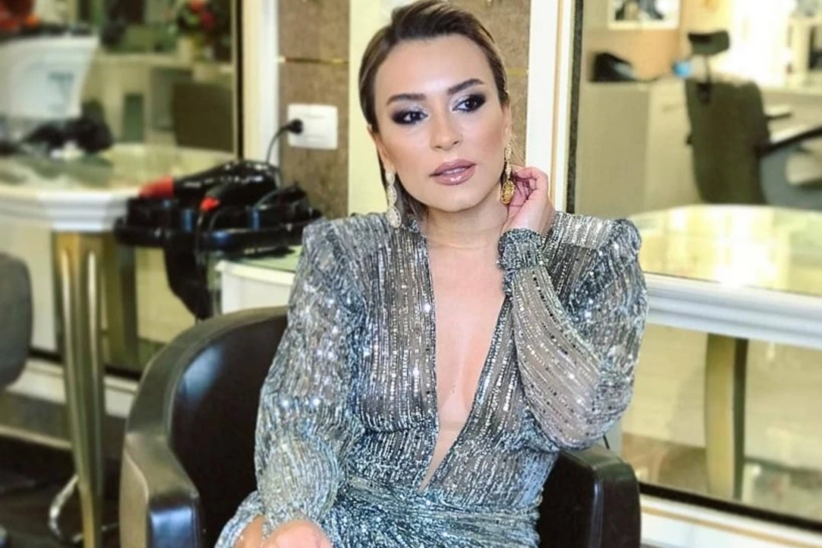 Xalq artisti 23 ildən sonra bunu etdi - VİDEO Xalq artisti 23 ildən sonra bunu etdi - VİDEO