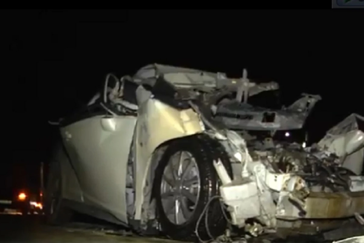 Dəhşətli qəza: Nissan TIR-a çırpıldı, sürücü yerindəcə həyatını itirdi - VİDEO