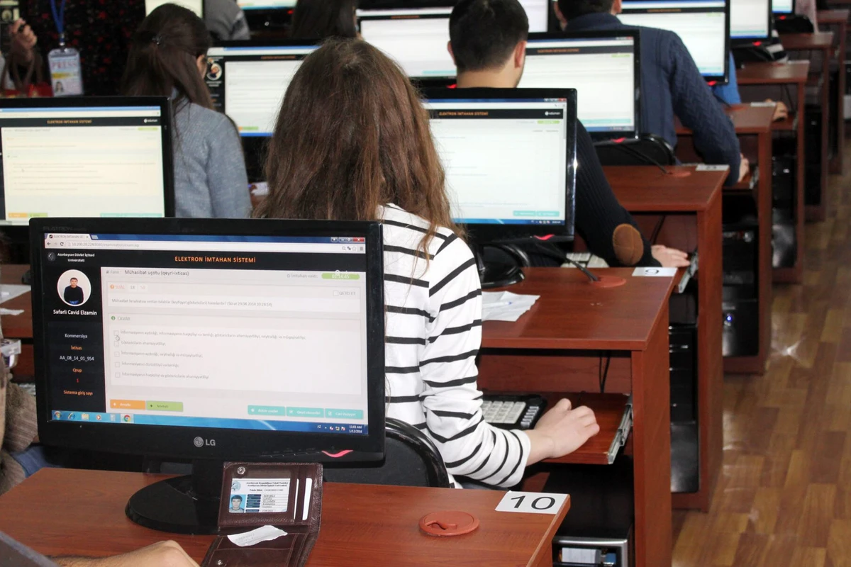 İlk dəfə elektron imtahan keçirildi