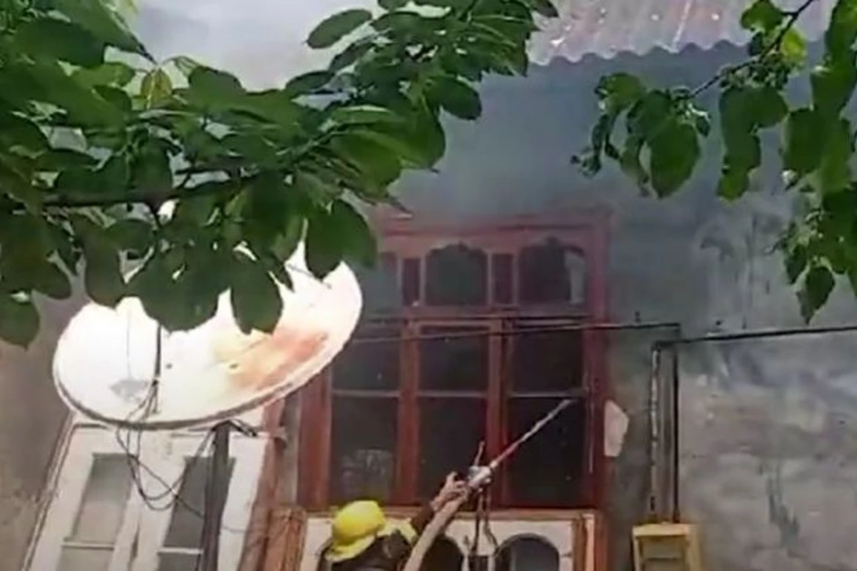 Ağdaşda fərdi yaşayış evində yanğın baş verib - VİDEO