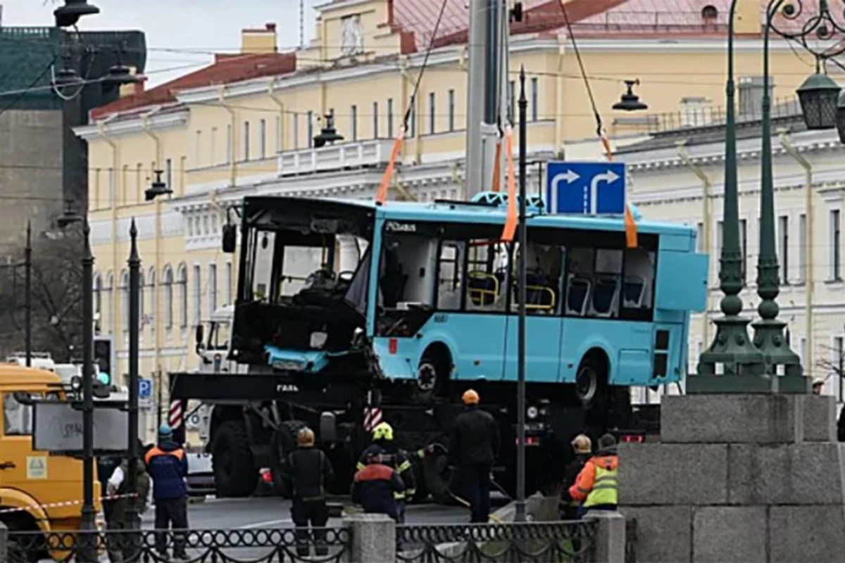 По делу об утонувшем в Петербурге автобусе задержан новый фигурант
