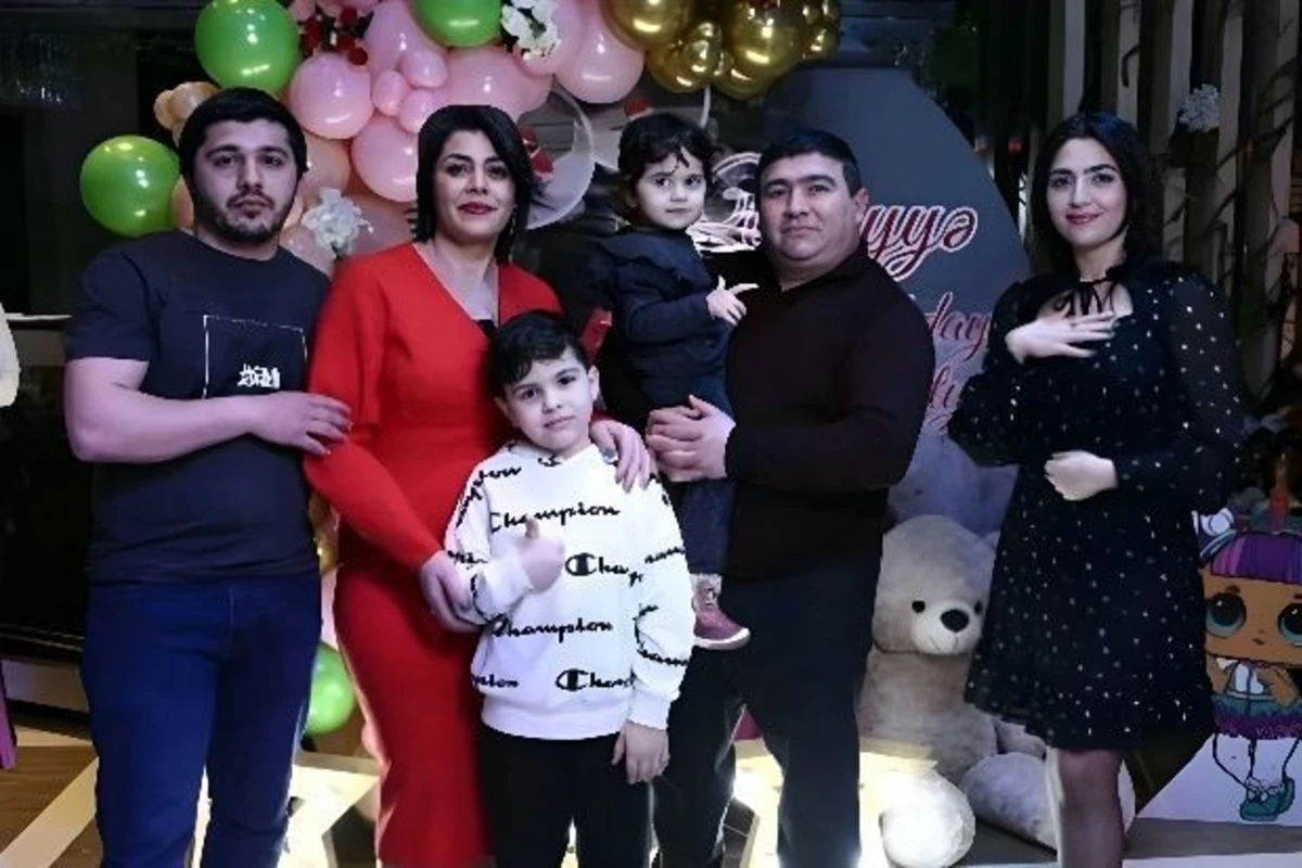 Beş ailə üzvünü qətlə yetirən Əhmədin MÜƏMMALI SONU: O, azadlığa buraxılacaq? - VİDEO Beş ailə üzvünü qətlə yetirən Əhmədin MÜƏMMALI SONU: O, azadlığa buraxılacaq? - VİDEO