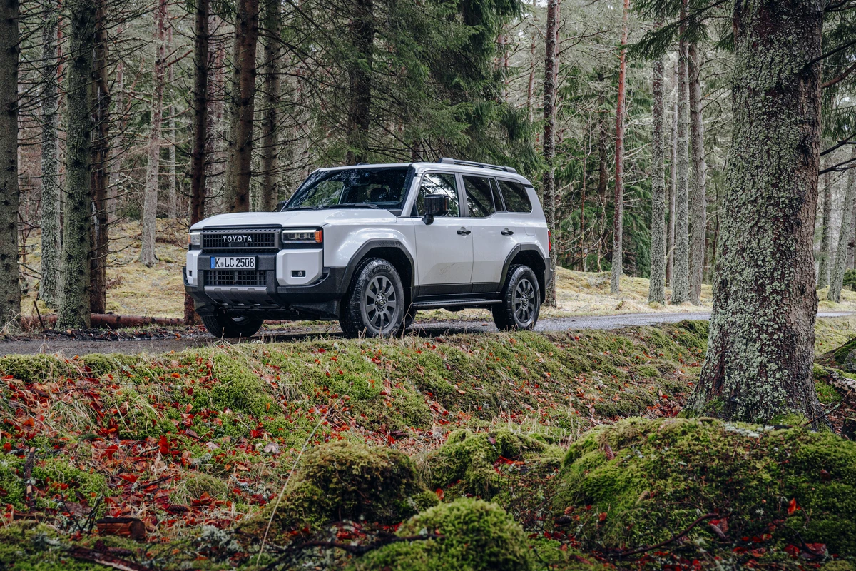 Ənənəvi “Prado” indi Land Cruiser 250 adı ilə daha aqressiv! - VİDEO Ənənəvi “Prado” indi Land Cruiser 250 adı ilə daha aqressiv! - VİDEO
