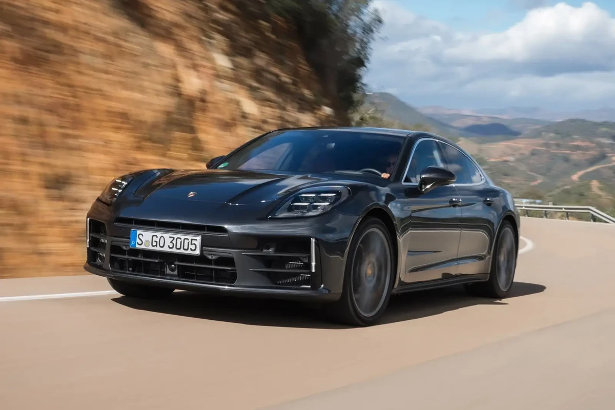 Xanım fanatı azərbaycanlı müğənniyə “Porsche” bağışladı - VİDEO