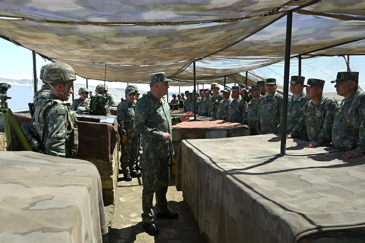 Kərim Vəliyev artilleriya bölmələrinin taktiki təlimini izləyib - FOTO