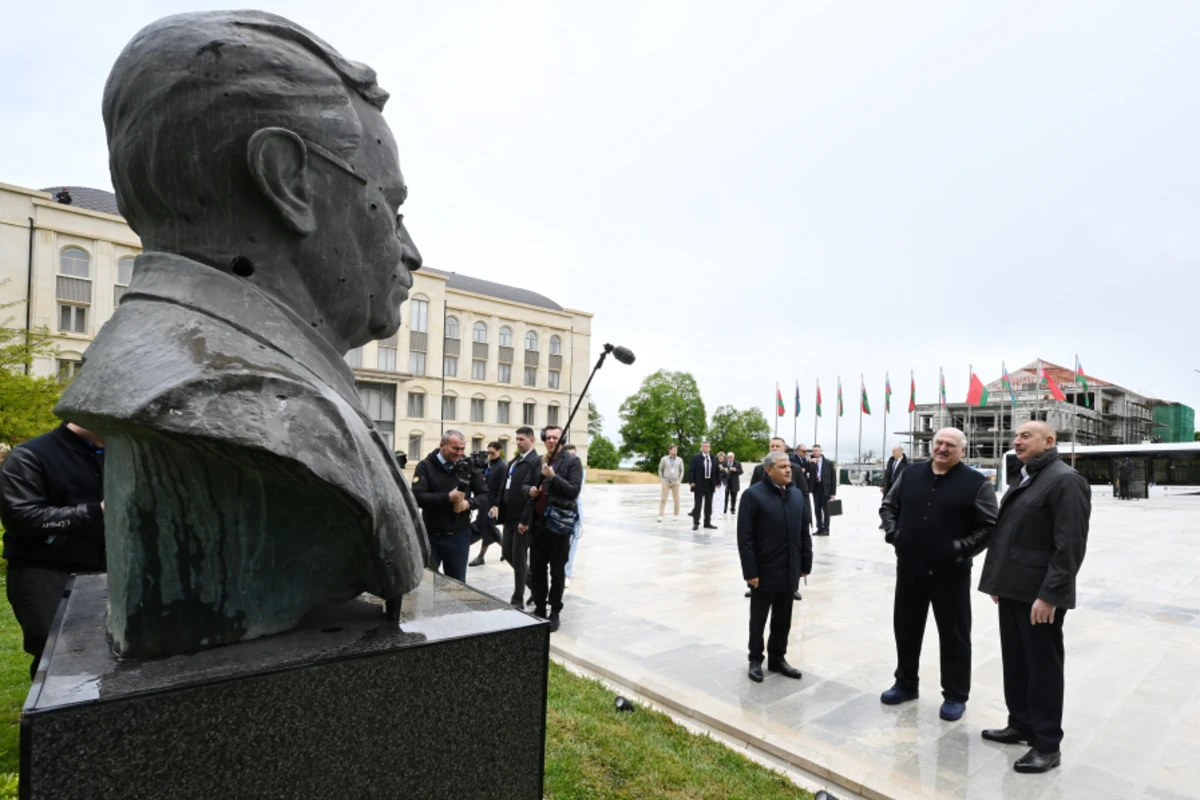 Президенты Азербайджана и Беларуси осмотрели в Шуше расстрелянные памятники - ФОТО