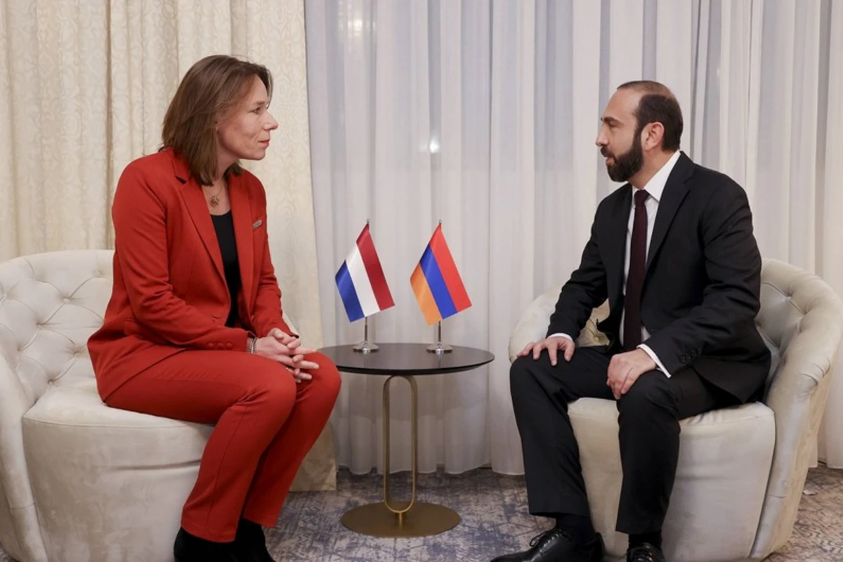 Ermənistan və Niderlandın XİN başçıları Bakı ilə İrəvan arasında sülh sazişini müzakirə ediblər