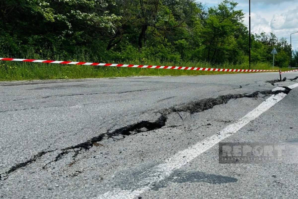 Ağsu dolaylarında asfalt çöküb: Hər iki istiqamətdə yol bağlanıb - FOTO