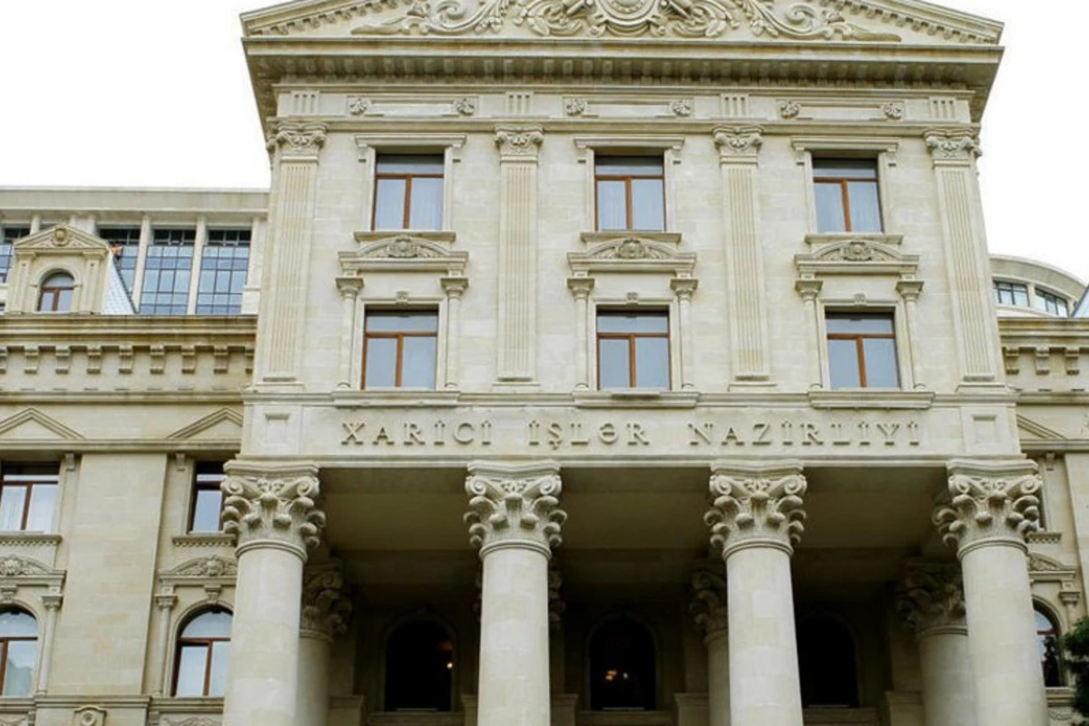 Azərbaycan XİN İrana helikopterin axtarışı ilə bağlı yardım təklif edib